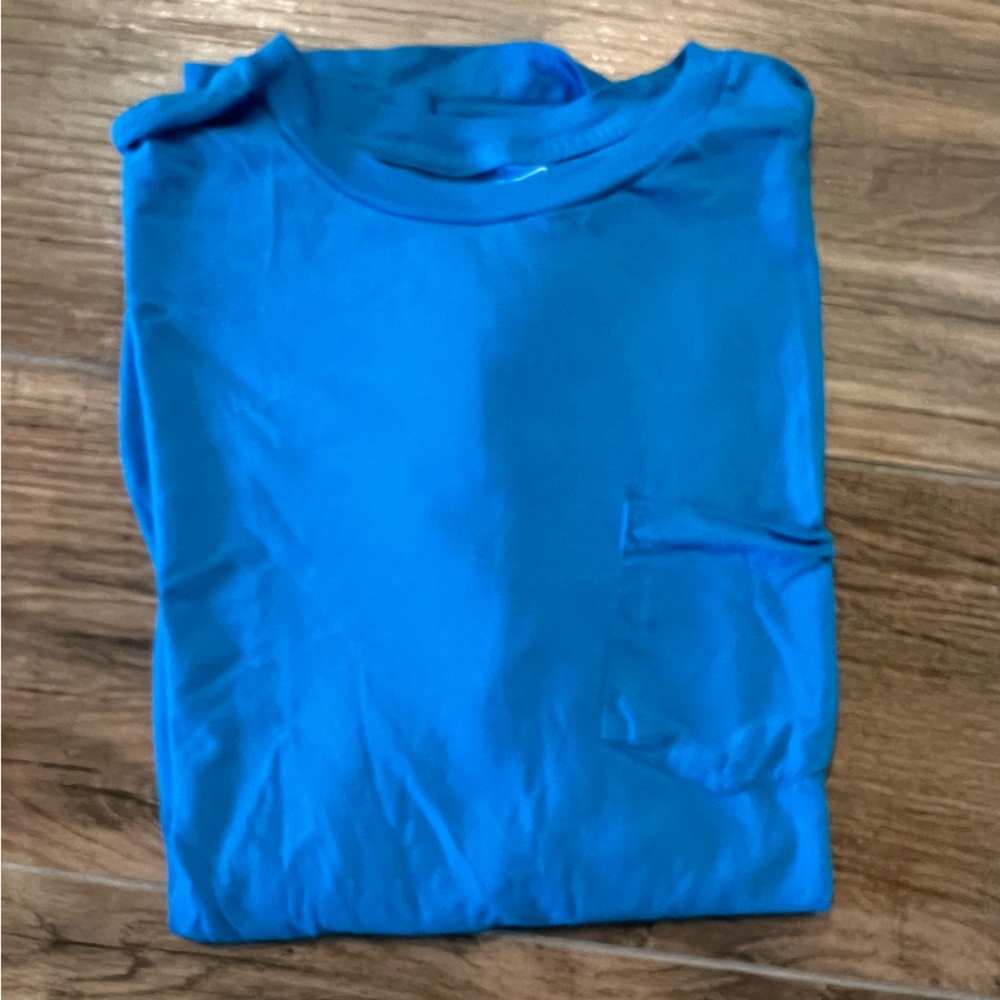 Club room performance shirt size large